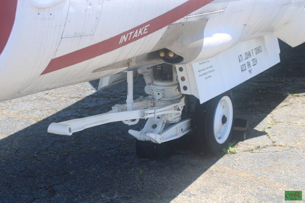 A-7E nose gear